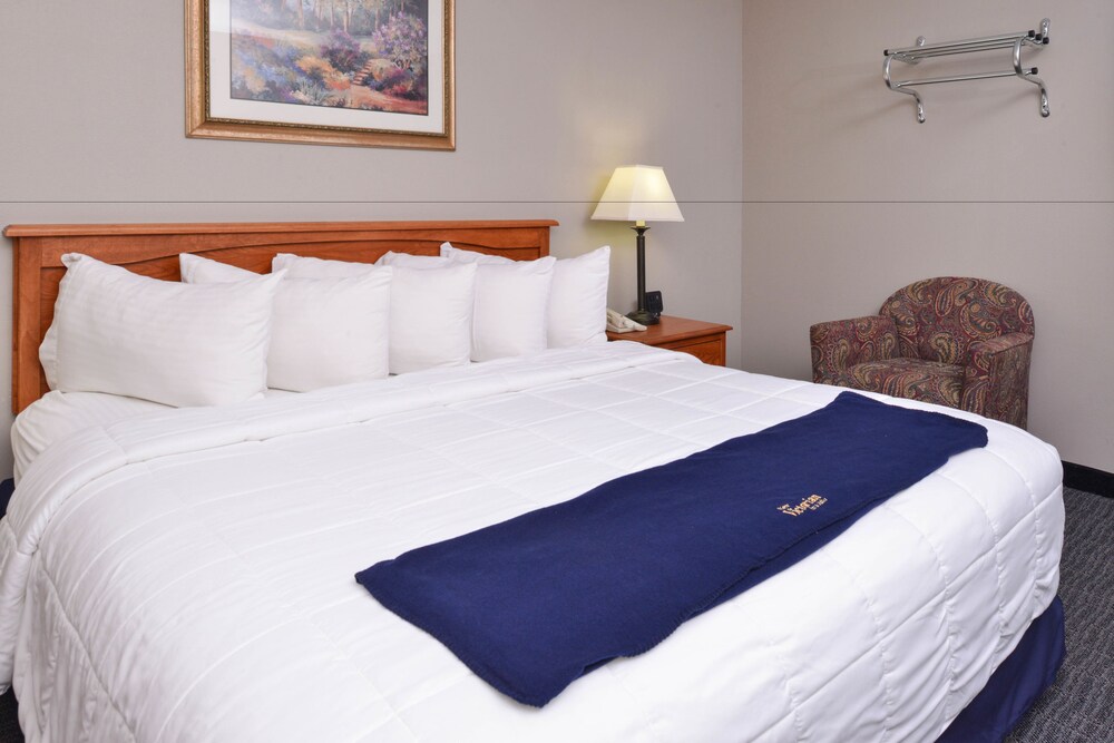 New Victorian Inn & Suites - photo 16