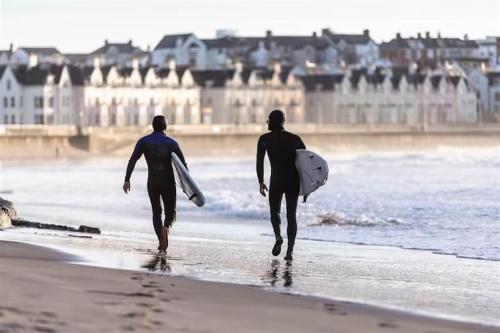 46 West Strand Avenue — 4-Star Luxury Hotel in Portrush, United Kingdom