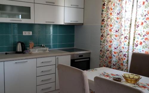 Apartmani Suncokreti Sunflower Apartments — 4-Star Luxury Hotel in Bar, Montenegro