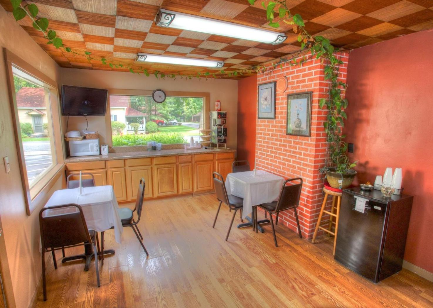 Hofbrau Riverfront Hotel - photo 13