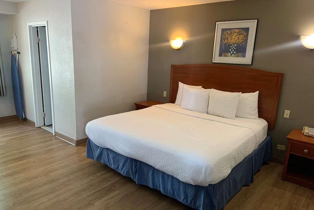 Days Inn by Wyndham Elmsford White Plains - photo 16