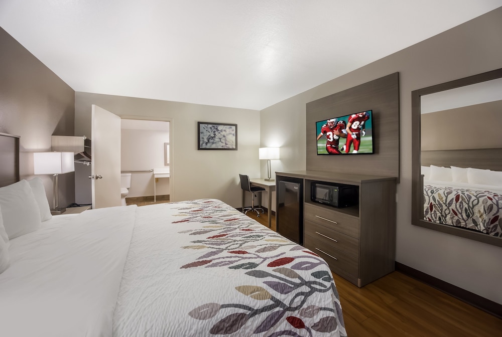Red Roof Inn & Suites Thomasville - photo 16