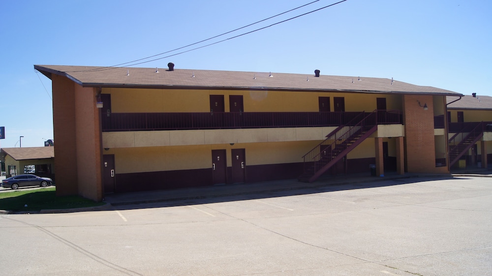 Holiday Lodge & Suites - photo 18