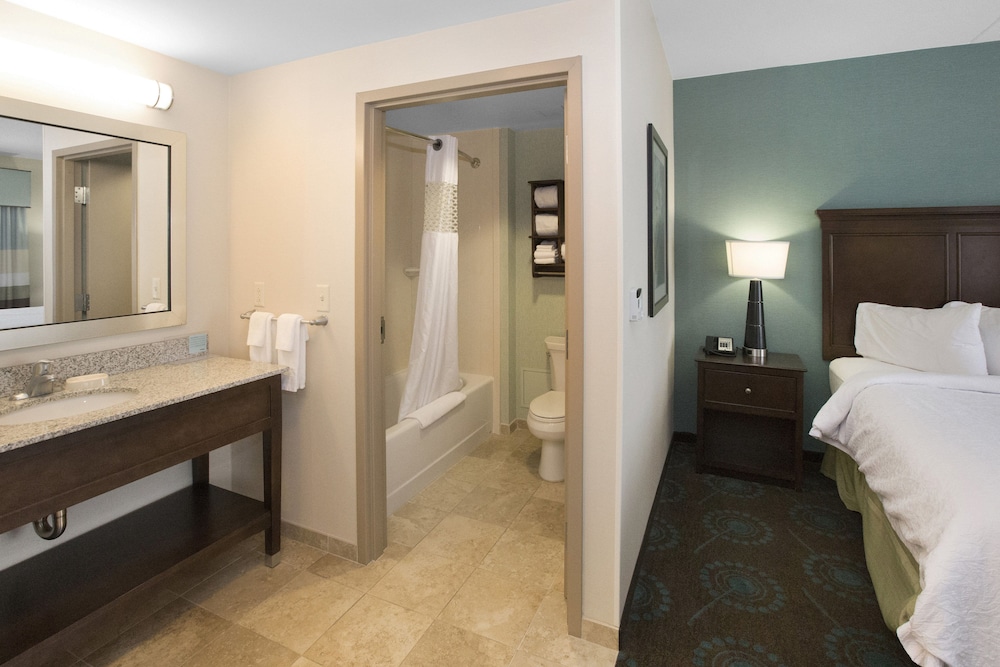 Hampton Inn Pittsburgh Bridgeville - photo 39