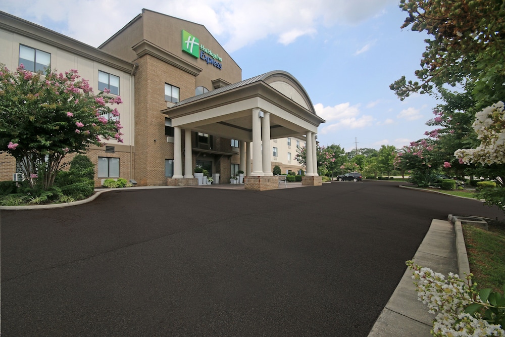 Holiday Inn Express Troutville by IHG — hotel in Daleville
