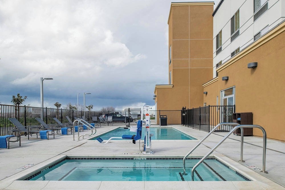 Fairfield by Marriott Inn & Suites Winters Davis - photo 21