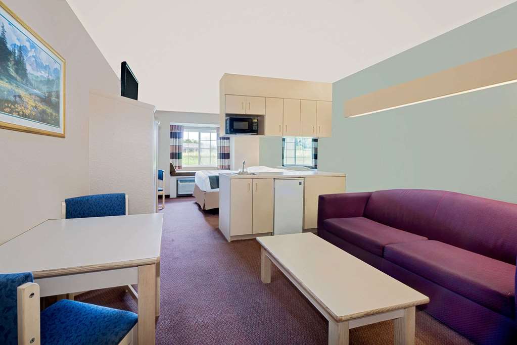 Microtel Inn & Suites by Wyndham Joplin - photo 13