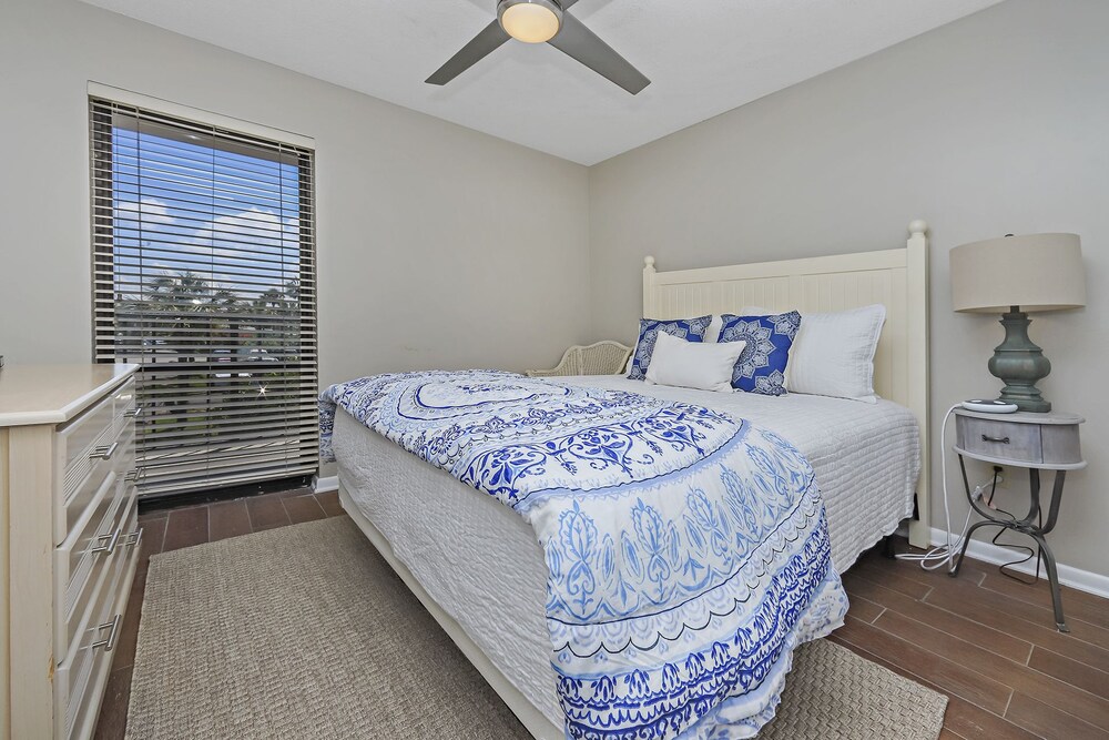 Edgewater Tower 2 105 1393775 2 Bedroom Condo - photo 4