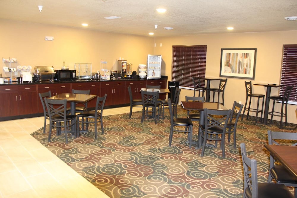 Castle Rock Inn & Suites - photo 43