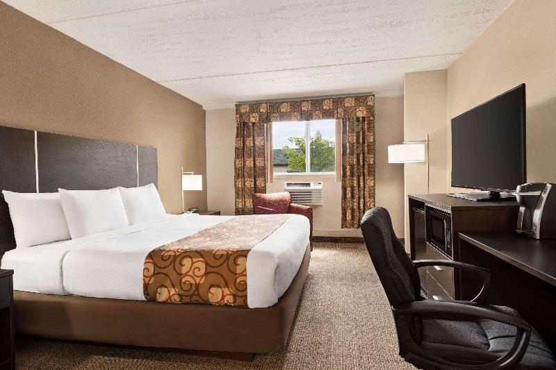 Spark by Hilton Portland Airport Maine Mall - photo 5