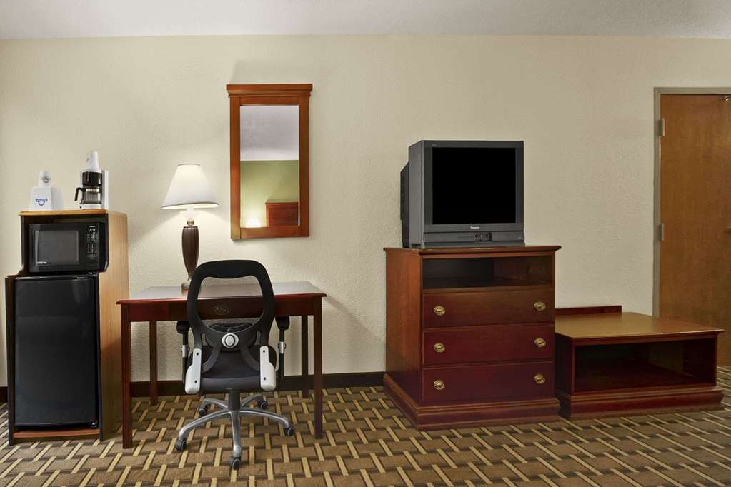 Days Inn by Wyndham Fayetteville South I 95 Exit 49 - photo 15