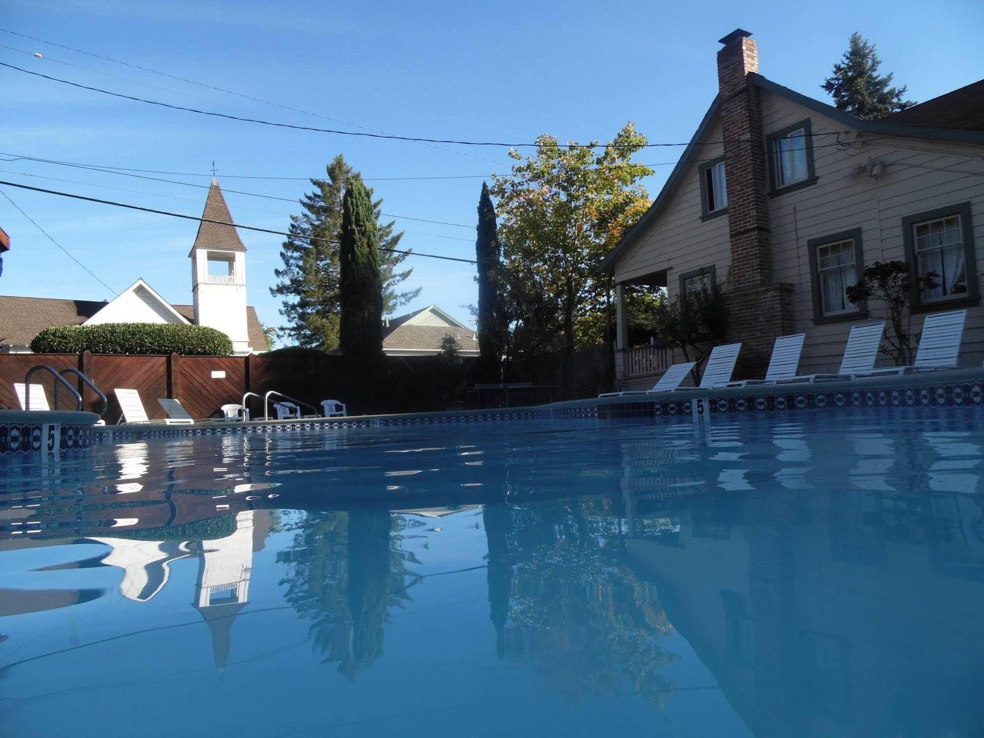 Riverlane Resort - photo 3