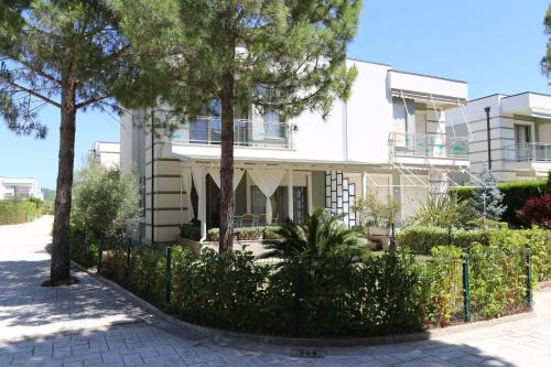 Artino - carbon neutral hotel in Durres