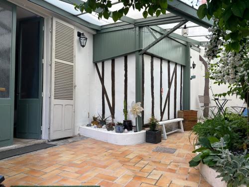 La Salle D Attente Hyper Centre in Chalons-En-Champagne, France