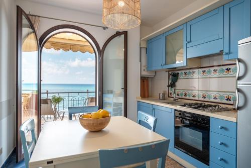Arcipelago Seafront Apartments Fronte Mare a Capo d'Orlando — 4-Star Luxury Hotel in San Giorgio, Italy