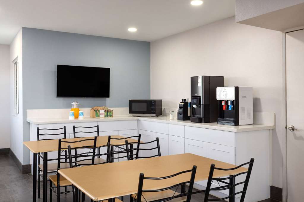 Days Inn by Wyndham Bakersfield - photo 26