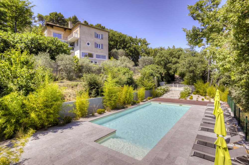 La Bastide Perchee - carbon neutral hotel in Venelles