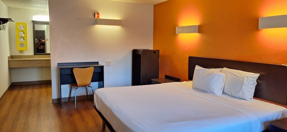 Super 8 by Wyndham Kannapolis - photo 6