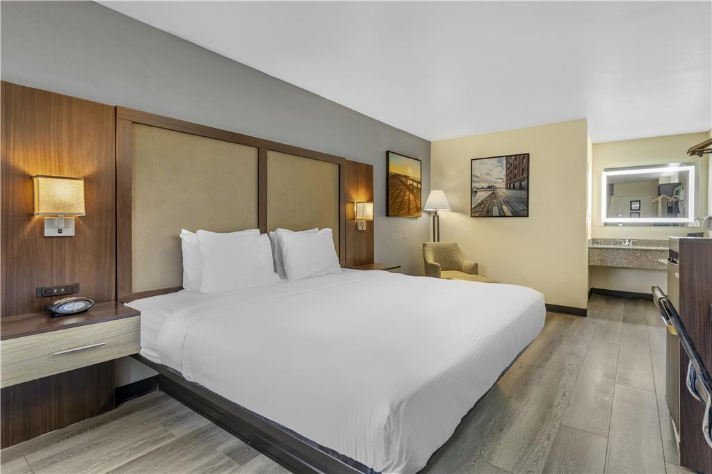 Best Western Salisbury Plaza - photo 35