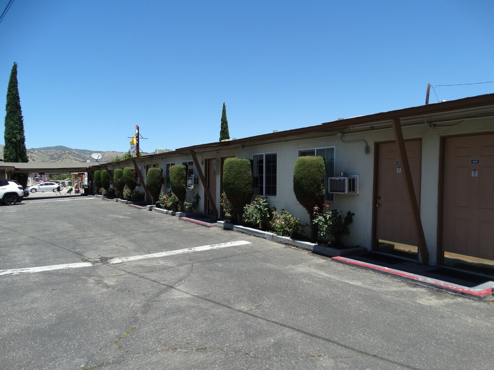Santa Fe Motel - carbon neutral hotel in Tehachapi