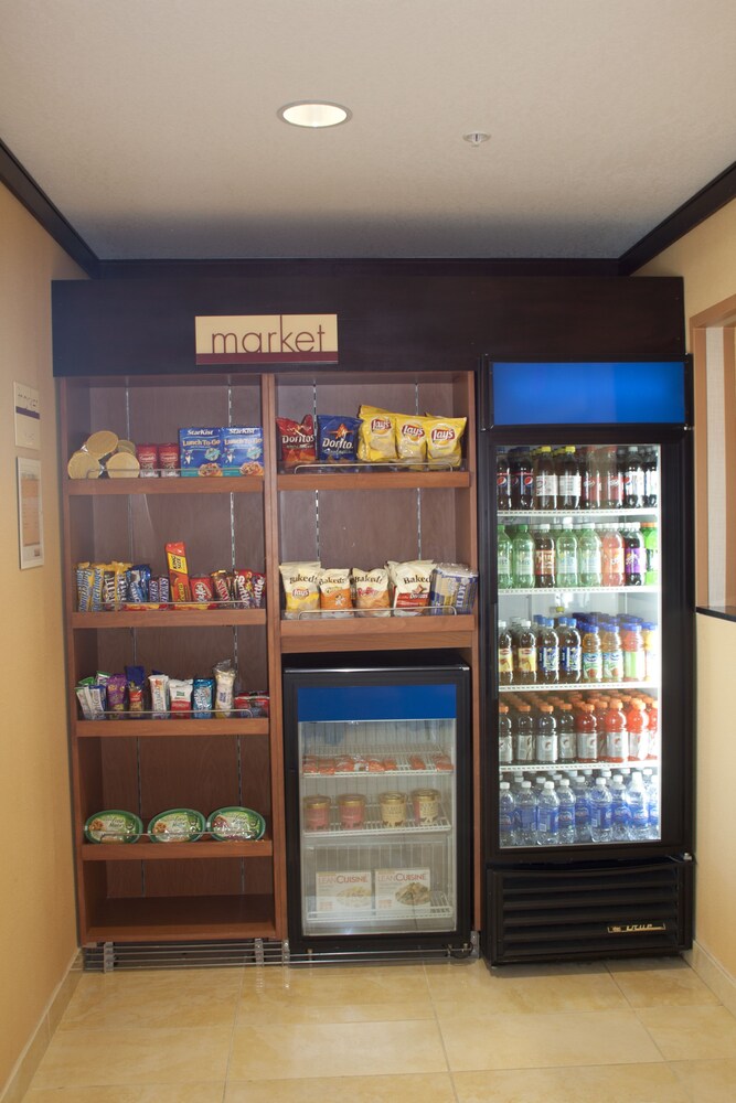 Fairfield Inn & Suites by Marriott Texarkana - photo 39