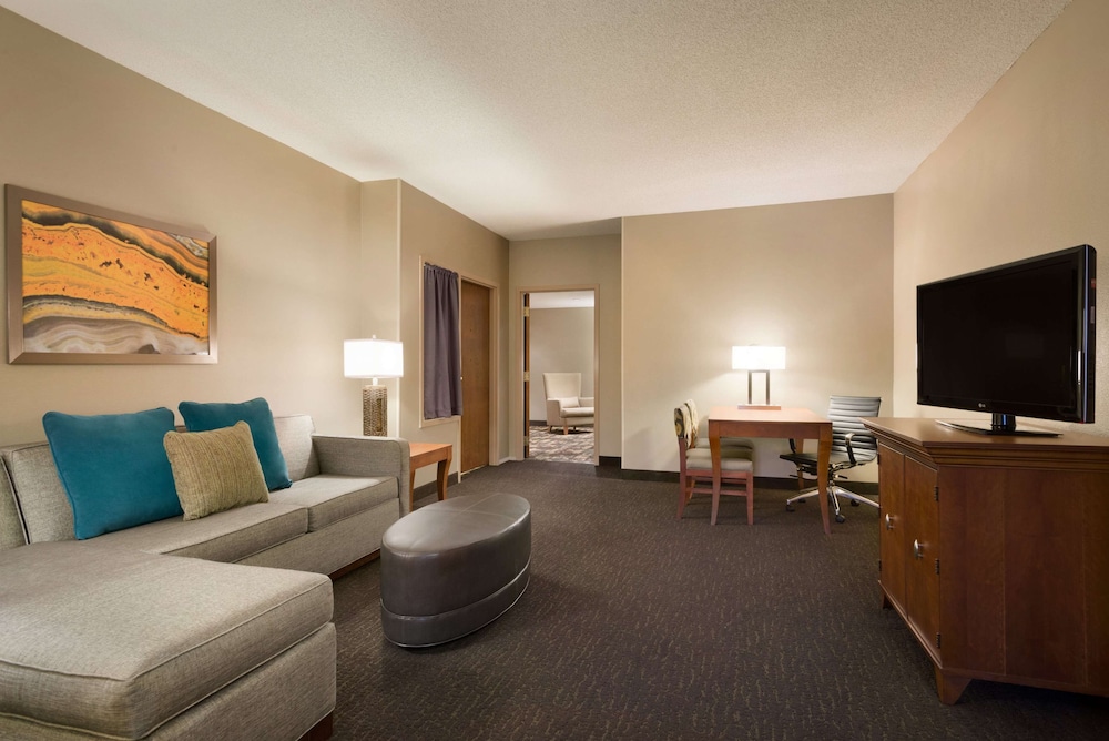 Embassy Suites by Hilton Franklin Cool Springs - photo 20