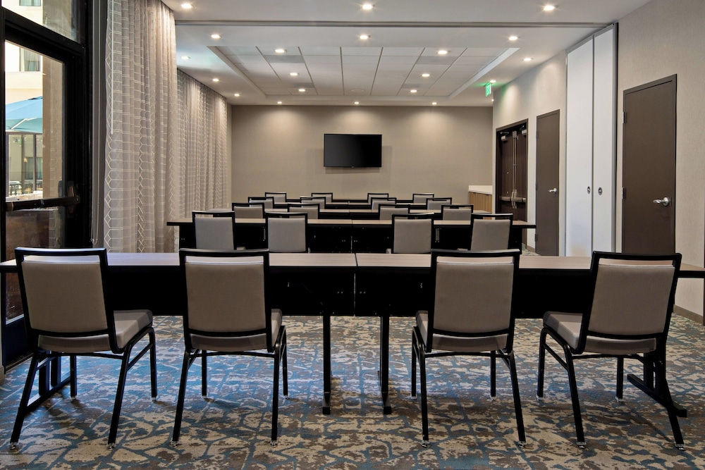 Residence Inn by Marriott Valencia - photo 30