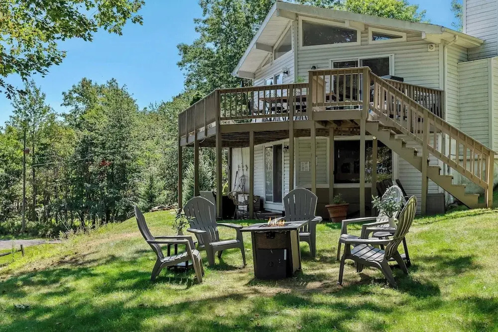 Lake It Right by Avantstay Lakefront w Dock Hot Tub Fire Pit & Game Room — hotel in Emerald Lakes