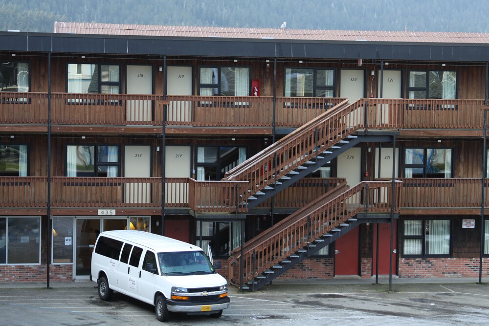 The Driftwood Hotel - photo 19