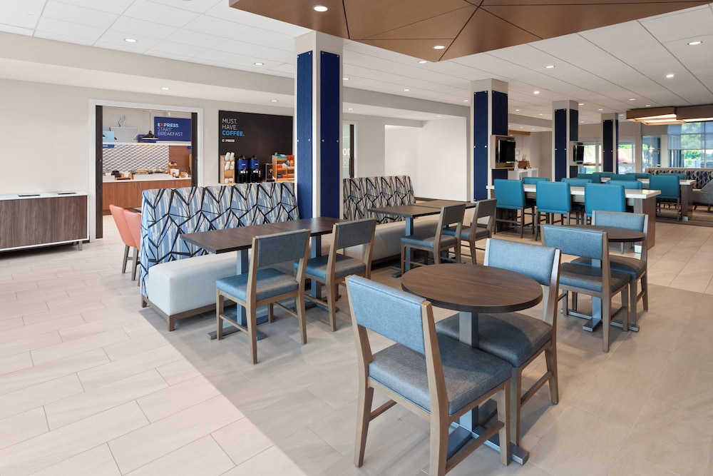 Holiday Inn Express & Suites Reedsburg Dells Area by IHG - photo 49