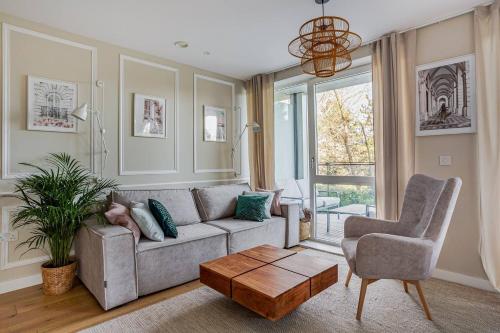 Vick's house with parking and EV chrgr — 4-Star Luxury Hotel in Uxbridge, United Kingdom