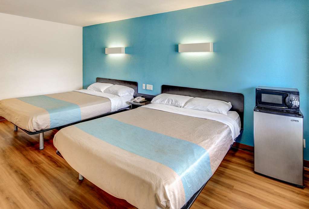 Motel 6 Waco Lacy Lakeview - photo 14
