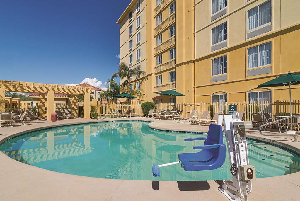 La Quinta Inn & Suites by Wyndham Phoenix Mesa West - photo 14
