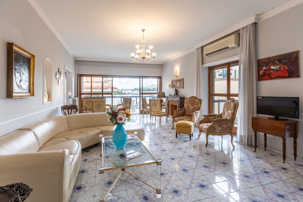 A Casa di Driade apartment — 4-Star Luxury Hotel in Rome, Italy
