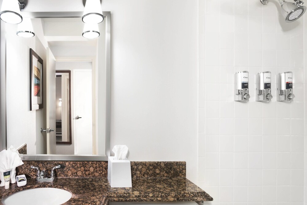 Four Points by Sheraton Kansas City Airport - photo 10