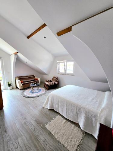 Bulle Entre Parenthèses in Almada, Portugal