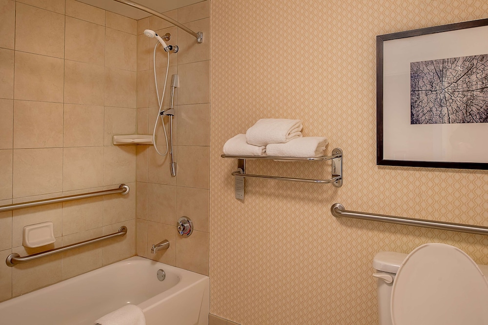 Hilton Garden Inn St. Louis Airport - photo 32