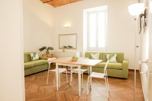 La porta Magica la casa tra le basiliche — 4-Star Luxury Hotel in Rome, Italy