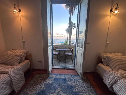 Alexandria private rooms Only For Men 仅限男士