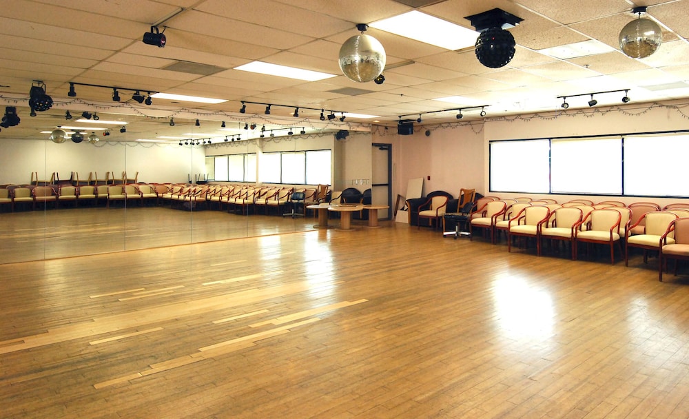 Metro Plaza Hotel - photo 31