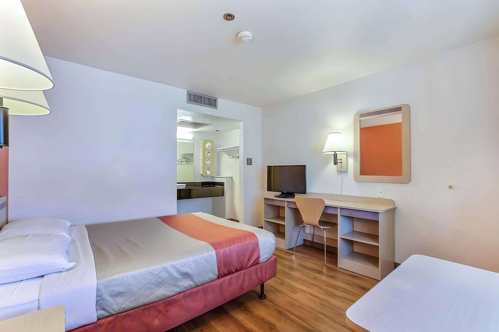 Super 8 by Wyndham Livermore - photo 10
