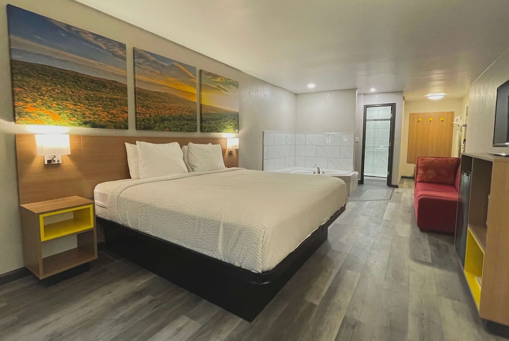 Days Inn by Wyndham Columbus IN - photo 23