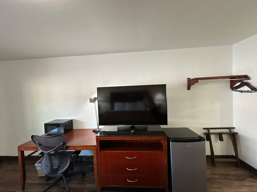 Desert Sands Inn & Suites - photo 10
