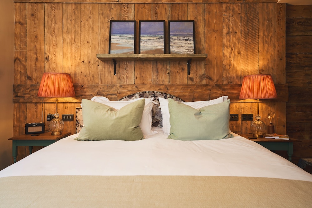 The Rising Sun — hotel in Truro
