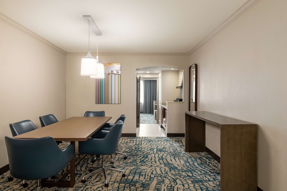 Embassy Suites by Hilton Tampa Downtown Convention Center - photo 33