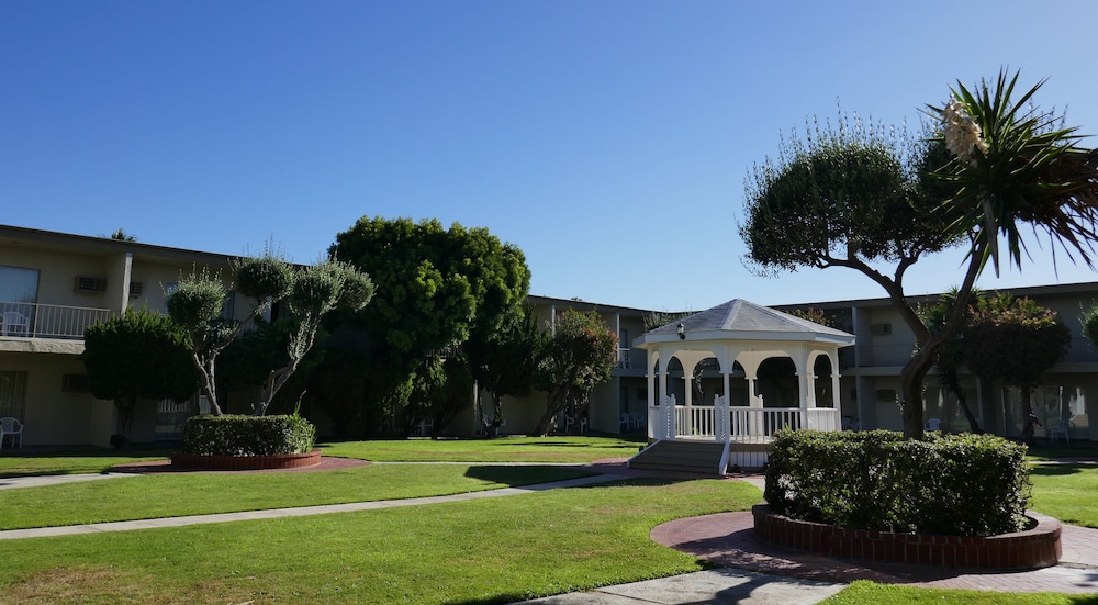 Golden Sails Hotel - photo 35