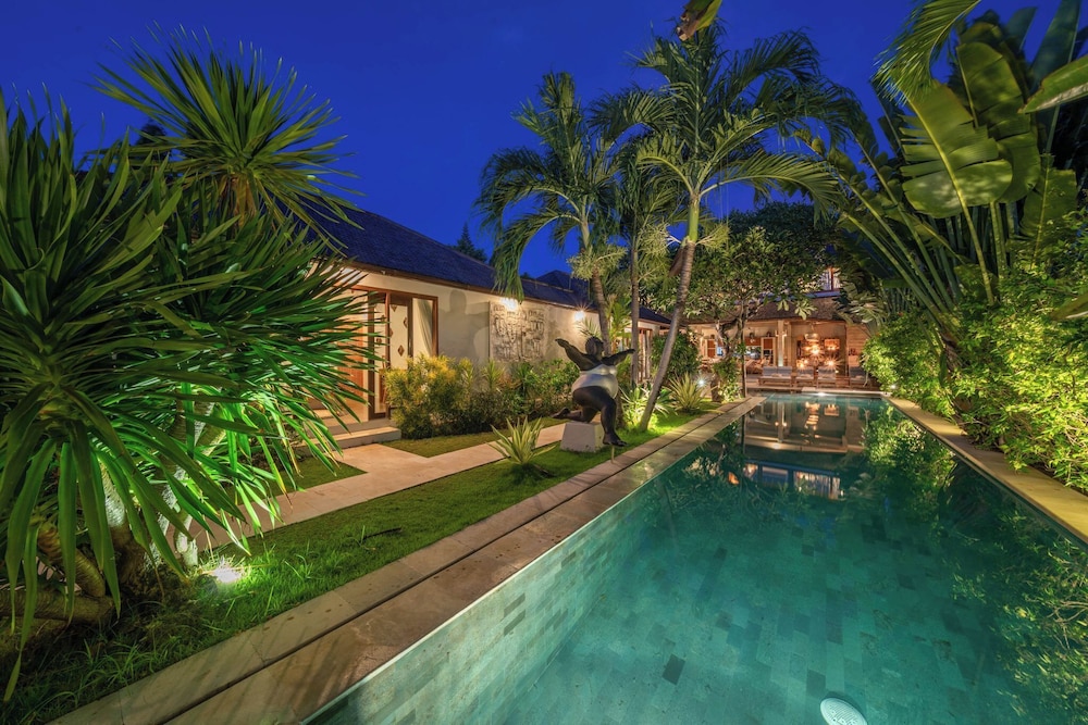 Villa Teman Luxury 4BR Villa in Central Seminyak HUGE POOL — 4-Star Luxury Hotel in Seminyak, Indonesia
