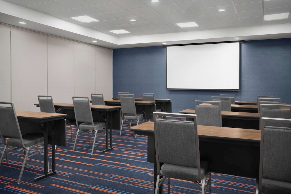 Hampton Inn & Suites Williston - photo 40