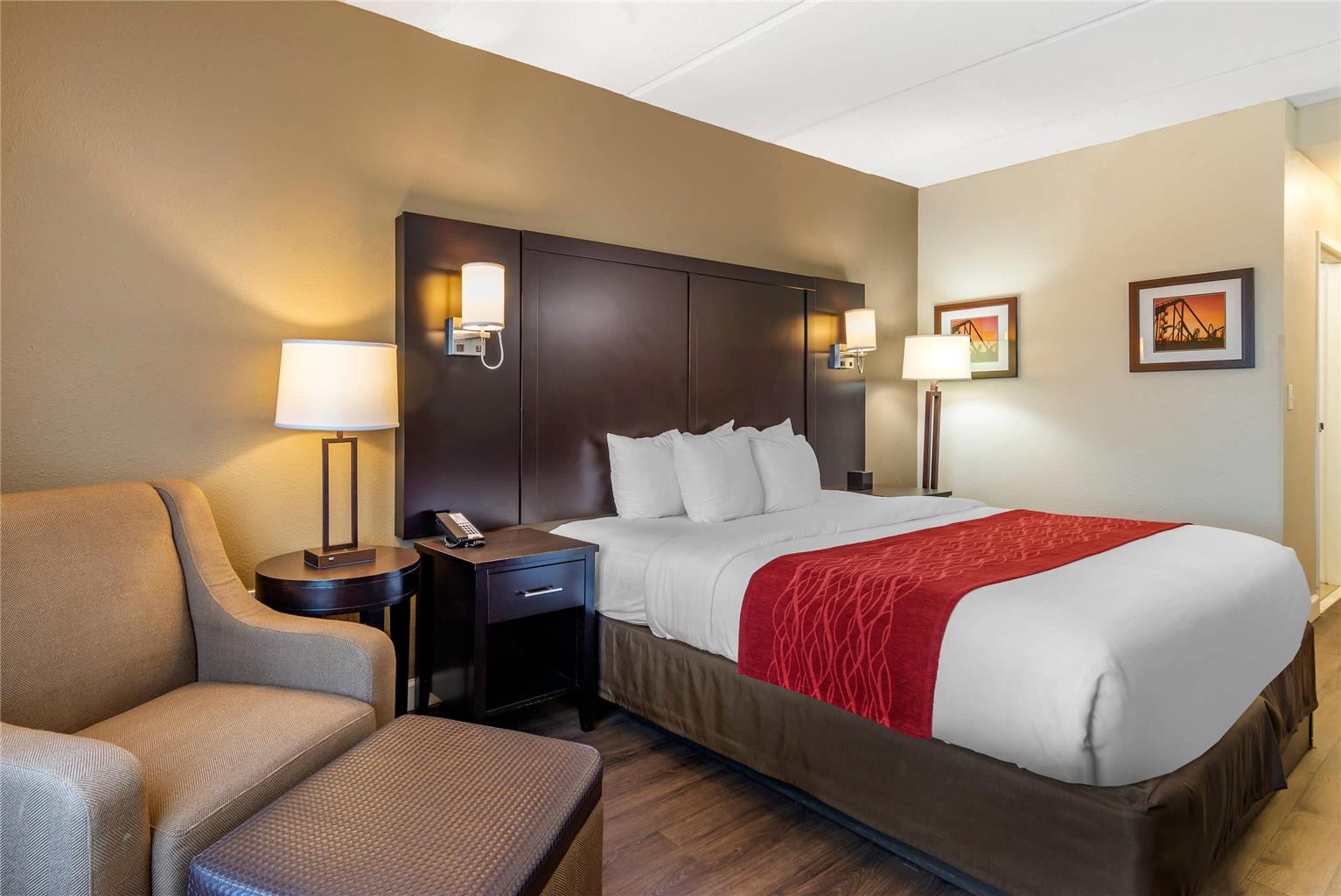 Comfort Inn & Suites near Six Flags - photo 6