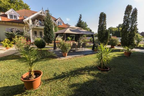 Dio Apartmanok — 4-Star Luxury Hotel in Balatonboglar, Hungary
